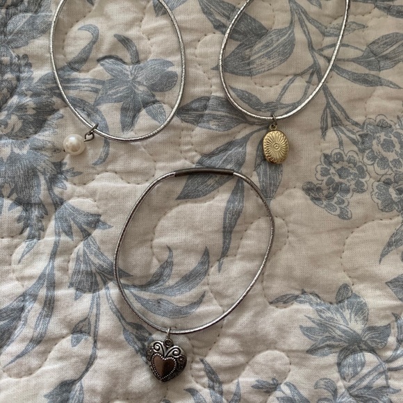 Aeropostale Elastic Charm Bracelet Set - Picture 2 of 2